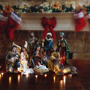 Traditional Nativity Set, 10 Pieces - NWT